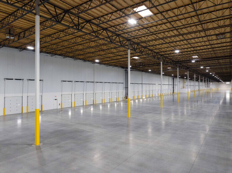 More Photos Of 5005 E Cartier Ave, Las Vegas Service For Lease