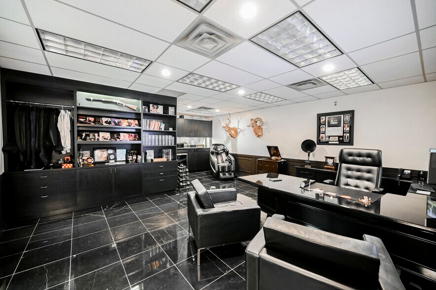 More Photos Of 630 S 3rd St, Las Vegas Office For Sale