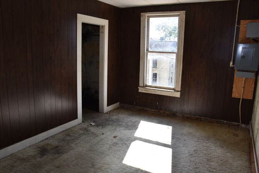 More Photos Of 106 S Main St, Springboro Storefront Retail Residential For Sale