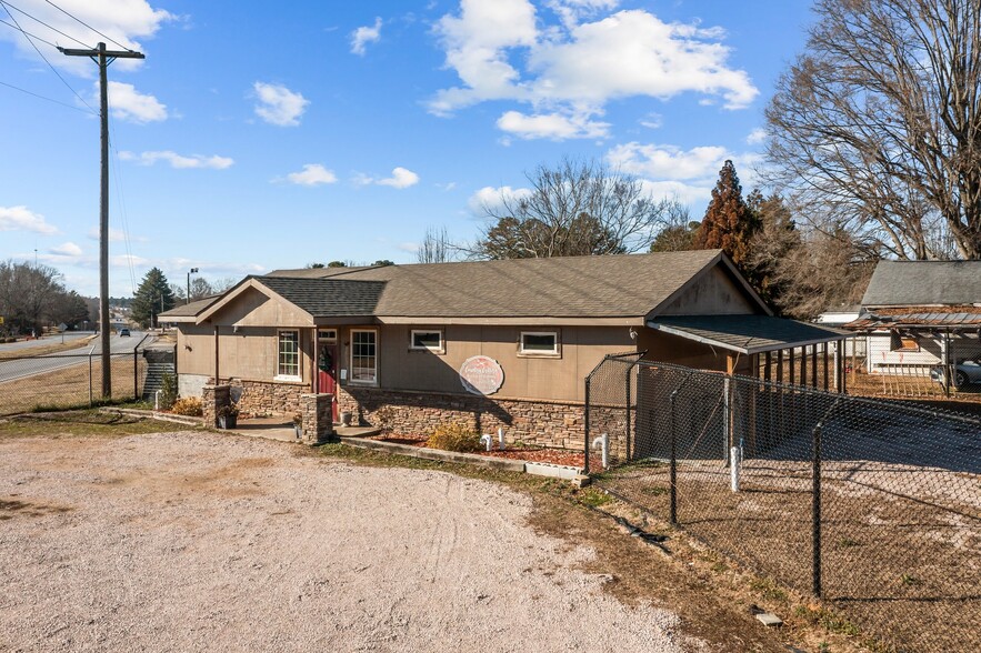 Primary Photo Of 814 E Mills Dr, Landis Flex For Sale