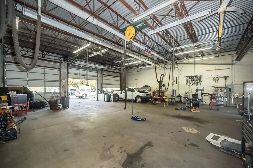 More Photos Of 3444 N Lindbergh Blvd, Saint Ann General Retail For Sale