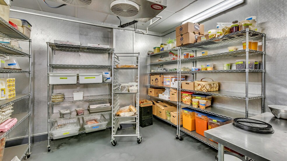 More Photos Of 119 E 37th St, Savannah Restaurant For Sale