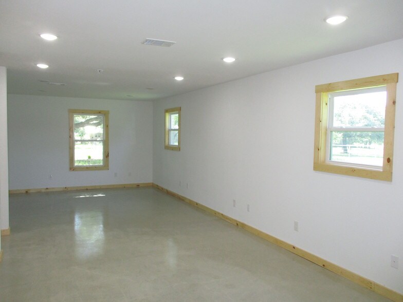 More Photos Of 12724 Lowden Ln, Manchaca Office Residential For Lease