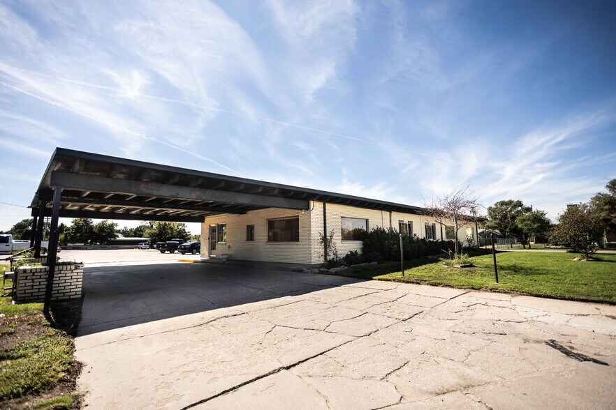 Primary Photo Of 1408 Buffalo Jones Ave, Garden City Restaurant For Sale