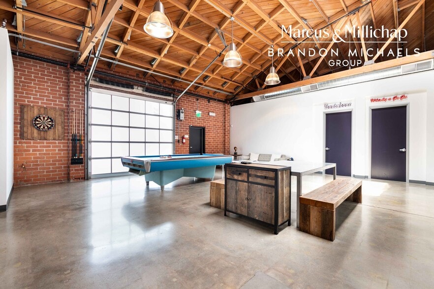 More Photos Of 2275 S Carmelina Ave, Los Angeles Showroom For Sale