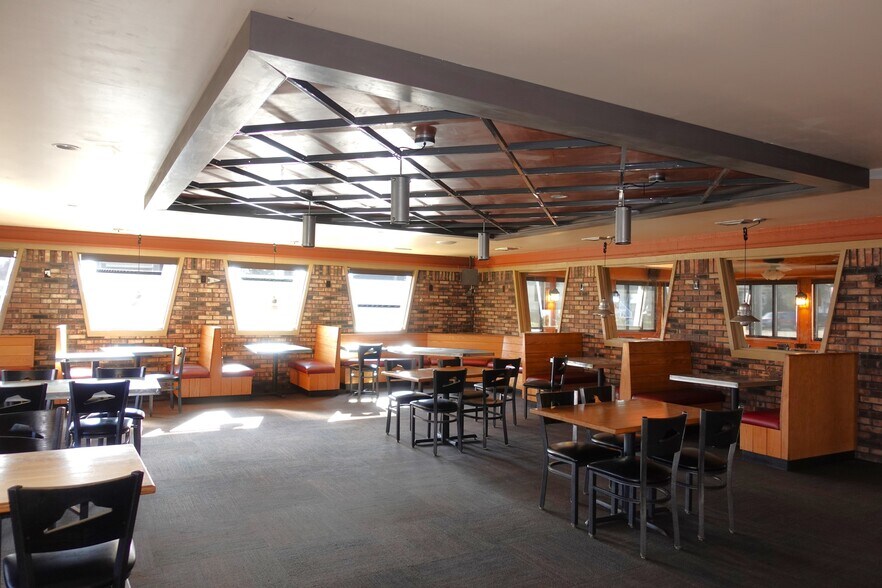 More Photos Of 1555 E Main St, Galesburg Fast Food For Lease