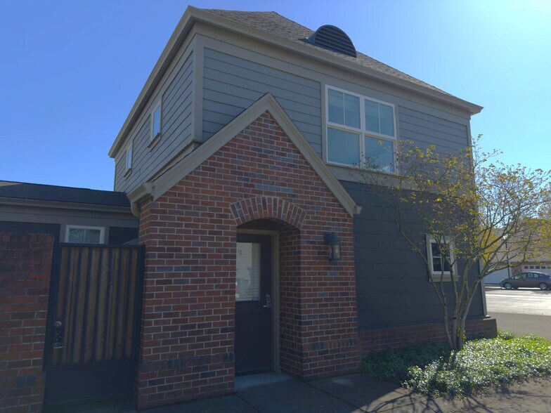 More Photos Of 1505 Ne Village St, Fairview Office For Sale