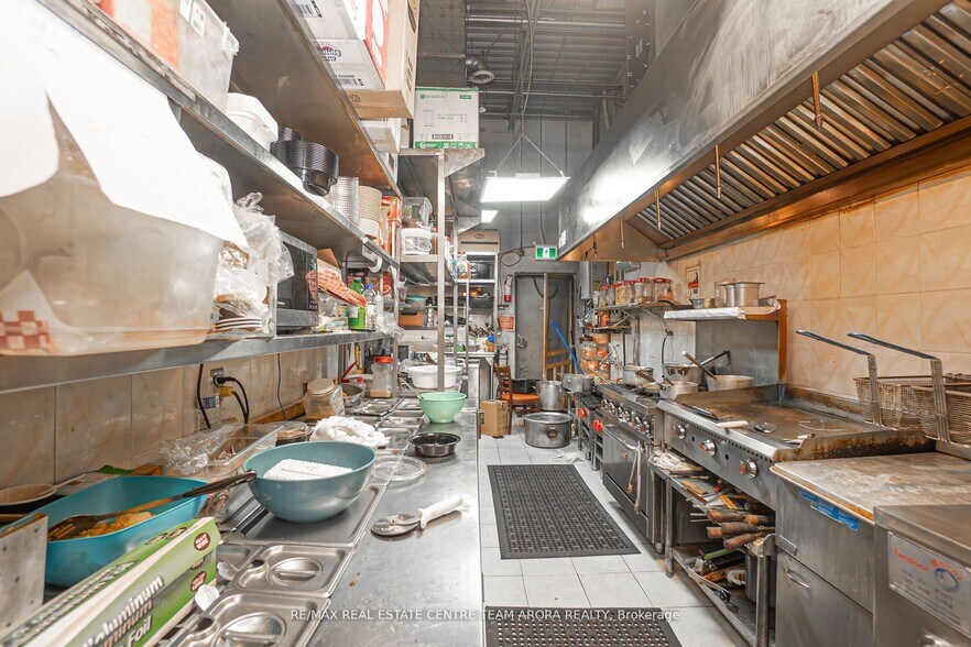 More Photos Of 812 Britannia Rd, Mississauga General Retail For Sale