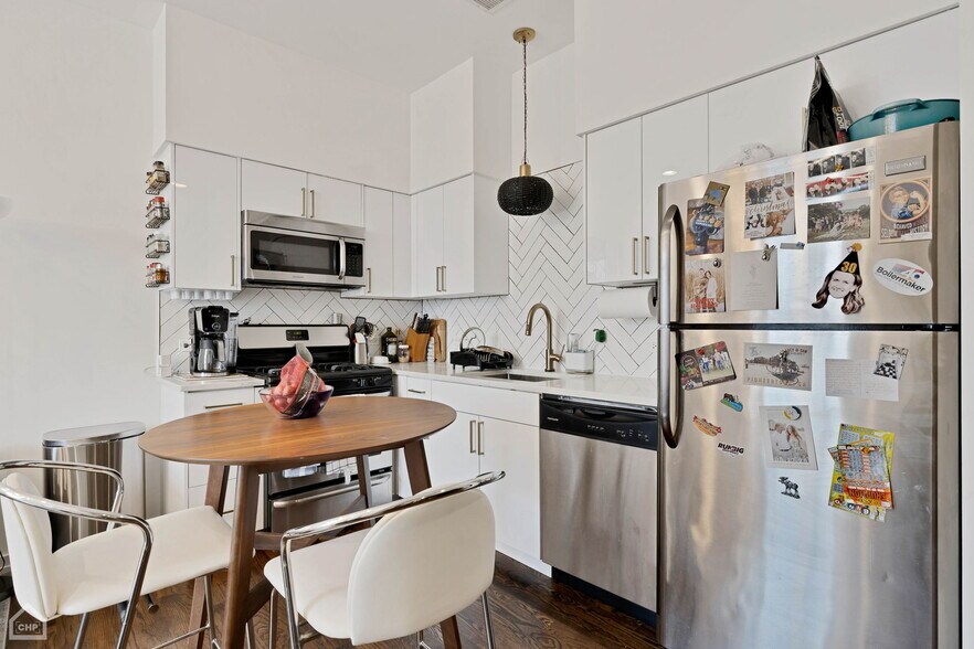 More Photos Of 2301 W Chicago Ave, Chicago Apartments For Sale