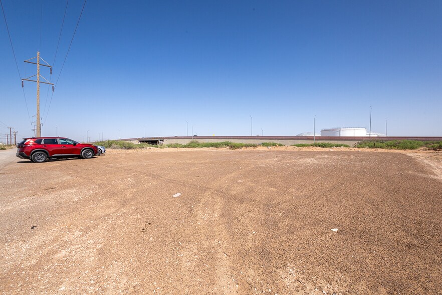 More Photos Of 13644 David Dr, El Paso Showroom For Lease