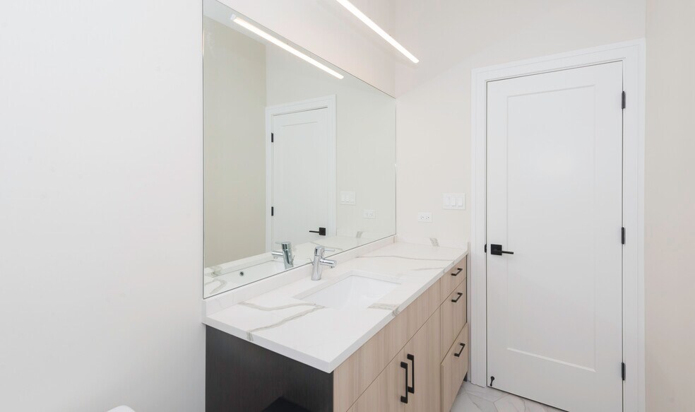 More Photos Of 3762 S Indiana Ave, Chicago Apartments For Sale
