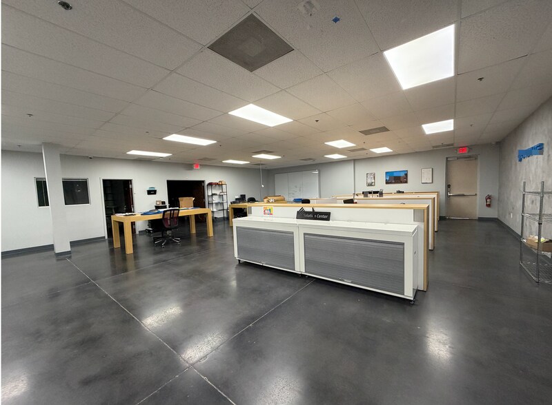 More Photos Of 8010 Sunport Dr, Orlando Light Distribution For Sale