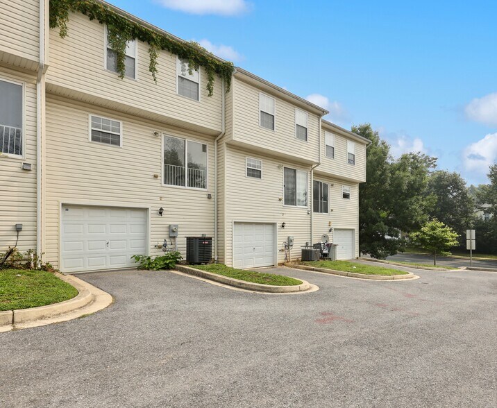 More Photos Of 437-445 Kenneth Sq, Baltimore Multifamily For Sale