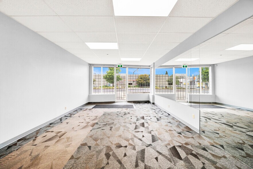More Photos Of 2518 Clearbrook Rd, Abbotsford Apartments For Lease