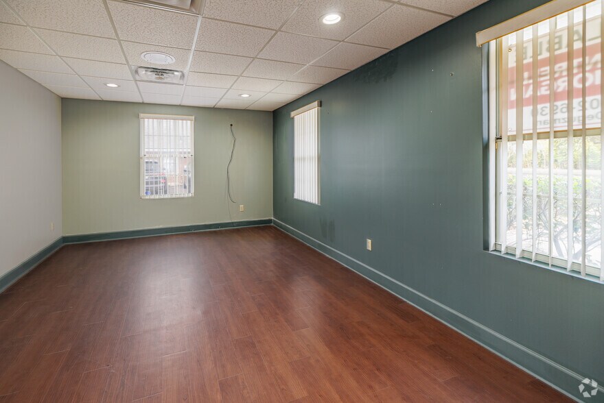 More Photos Of 3810 Williamsburg Park Blvd, Jacksonville Office For Sale
