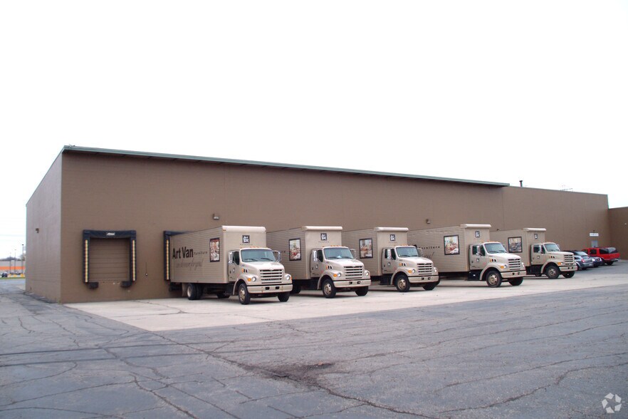 More Photos Of 4095 E Court St, Burton Freestanding For Lease