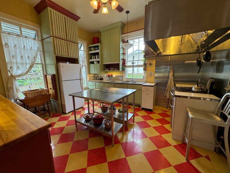 More Photos Of 224 W Chickasaw St, Tahlequah Hospitality For Sale