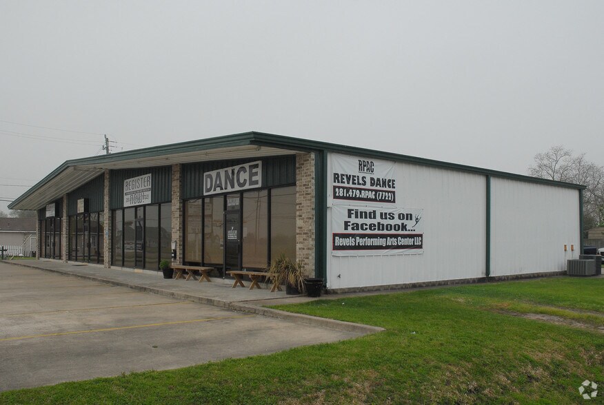 More Photos Of 4502 Center St, Deer Park Freestanding For Lease
