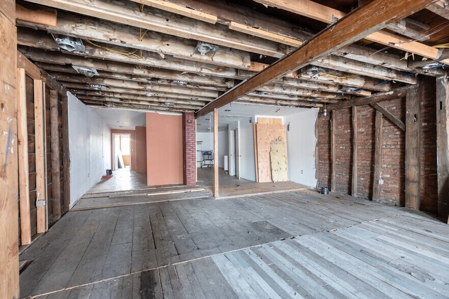 More Photos Of 57 N Front St, Kingston Storefront Retail Residential For Sale