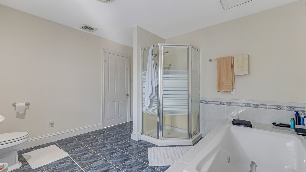 More Photos Of 207 W Broad St, Bethlehem Office For Sale