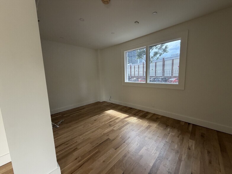 More Photos Of 3201 NE Peachtree Rd, Atlanta Freestanding For Lease