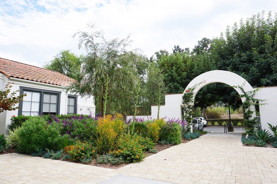 More Photos Of 27432 Calle Arroyo, San Juan Capistrano Office For Lease