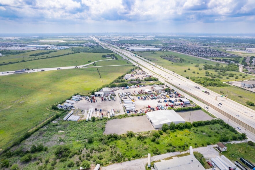 More Photos Of 7240 E IH-10, San Antonio Warehouse For Lease