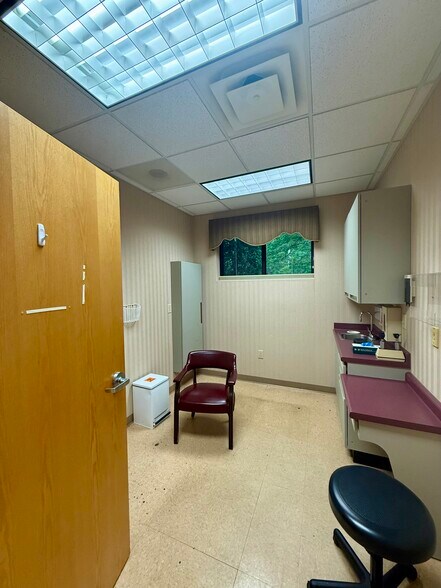 More Photos Of 1217 Davie Ave, Statesville Medical For Sale
