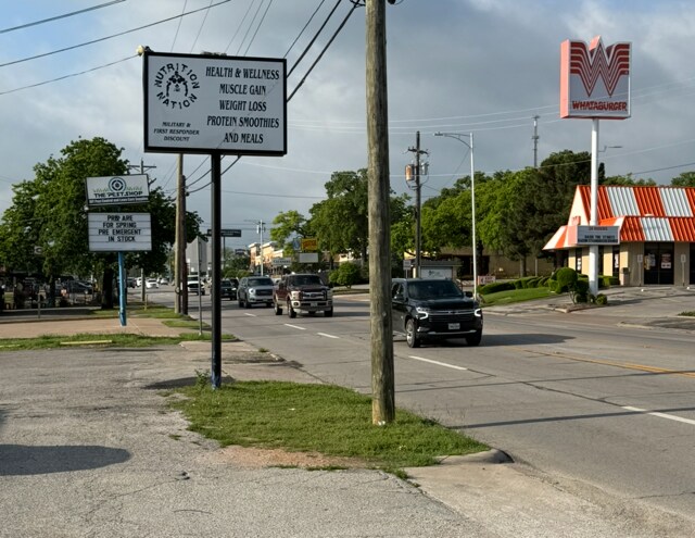More Photos Of 1205 S Main St, Weatherford Freestanding For Sale