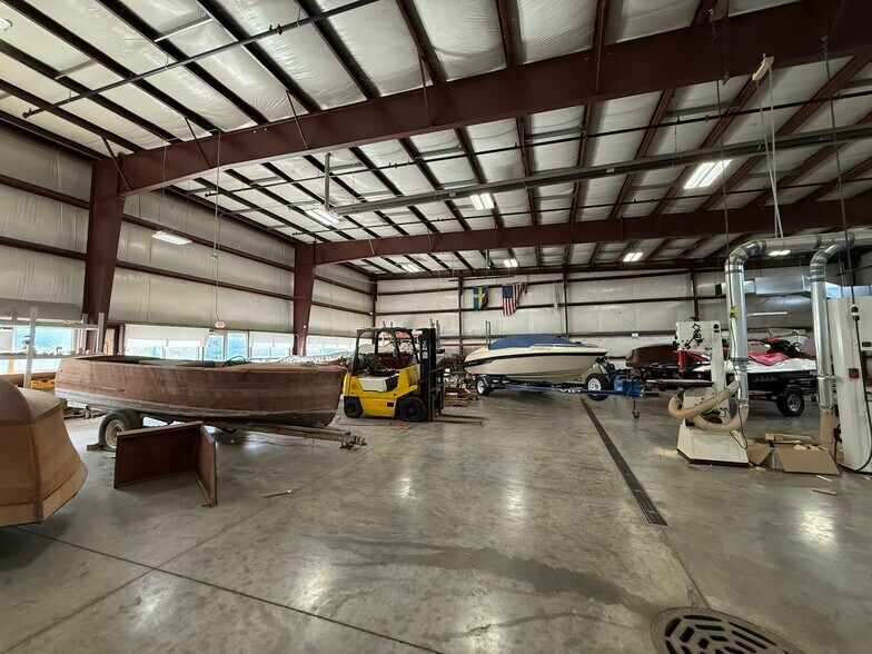 More Photos Of 1005 W American Dr, Neenah Warehouse For Sale