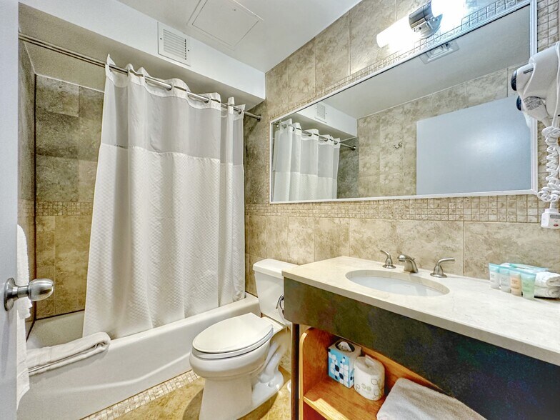 More Photos Of 52 Mulberry St, New York Hospitality For Sale