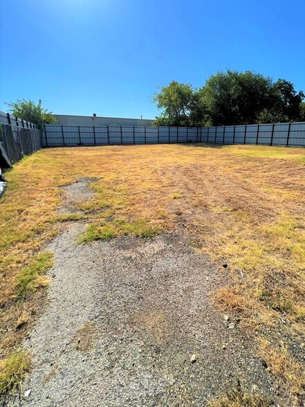 More Photos Of 11462 Newkirk St, Dallas Office For Sale