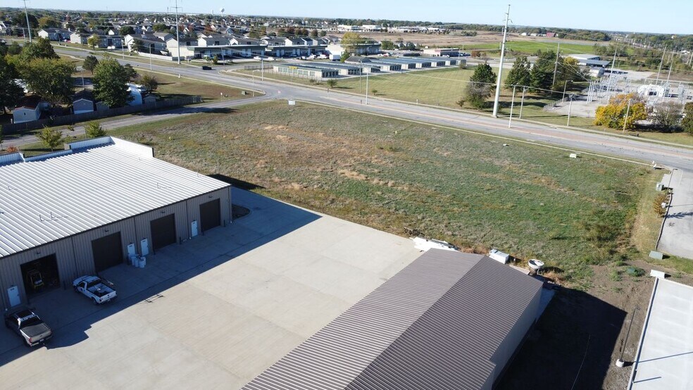 More Photos Of 920-920 E Warren St, Gardner Light Distribution For Lease