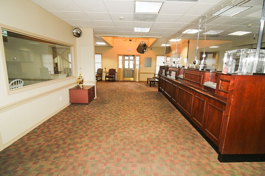 More Photos Of 330 N Cedar Bluff Rd, Knoxville Bank For Sale