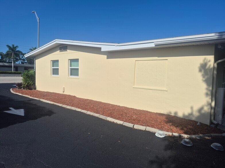 More Photos Of 1625 Colonial Blvd, Fort Myers Medical For Sale