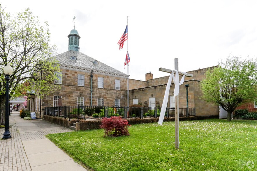 More Photos Of 50-62 W Main St, Chillicothe Office For Lease