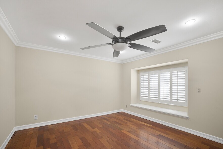 More Photos Of 801 W Whittier Blvd, La Habra Storefront Retail Residential For Sale