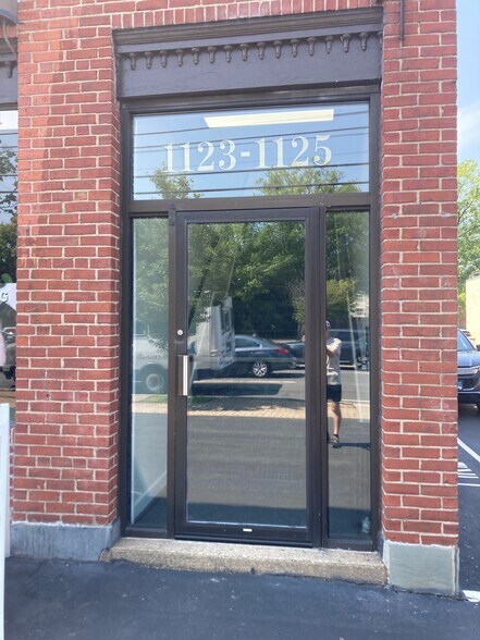 More Photos Of 1123-1125 New Britain Ave, West Hartford Medical For Lease