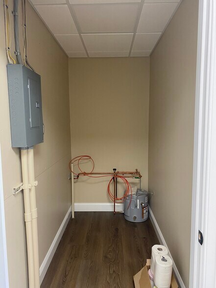 More Photos Of 6 Ricketts Pond Drive, Carver Light Distribution For Lease