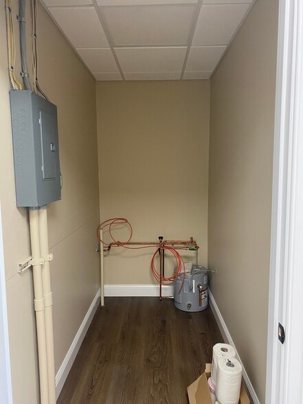 More Photos Of 6 Ricketts Pond Drive, Carver Light Distribution For Lease