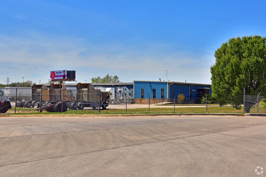 More Photos Of 325 Frontier Dr, Oklahoma City Truck Terminal For Lease