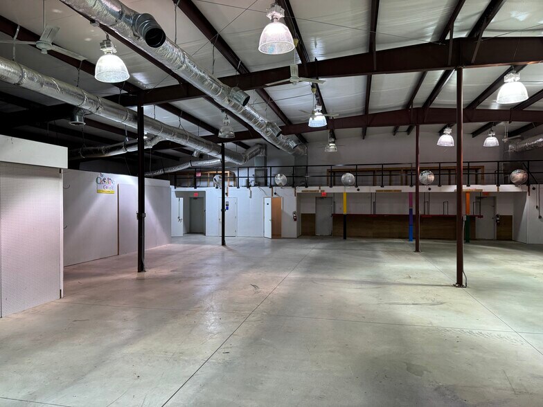 More Photos Of 5200 N Santa Fe Ave, Oklahoma City Manufacturing For Lease