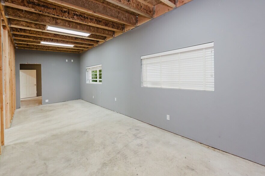 More Photos Of 1415 Lumsden Rd, Port Orchard Warehouse For Sale