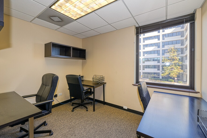 More Photos Of 10700 W Higgins Rd, Rosemont Office For Sale