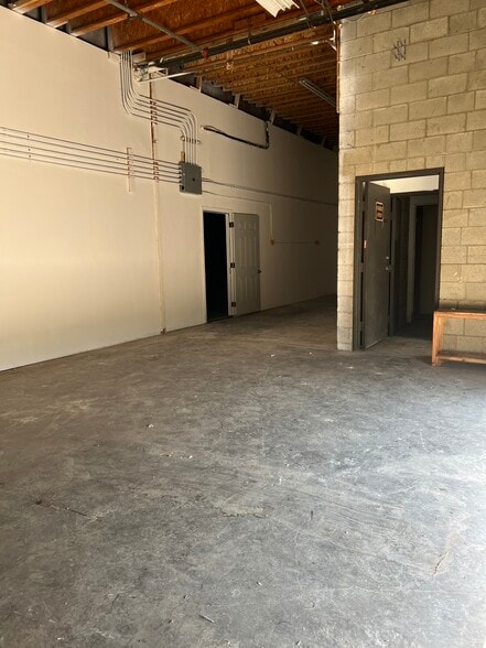 More Photos Of 911 W C St, Wilmington Warehouse For Lease