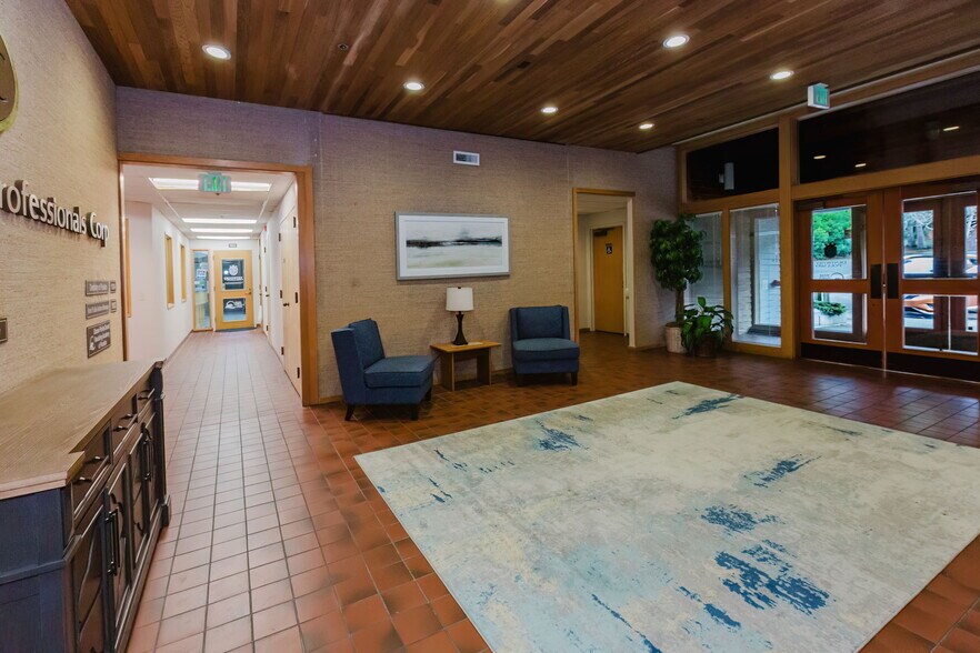 More Photos Of 1040 NE Hostmark St, Poulsbo Office For Sale