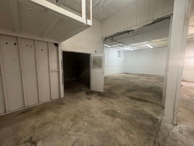 More Photos Of 14020 NW 19th Ave, Miami Warehouse For Lease