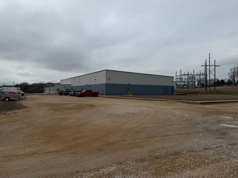 More Photos Of 1202 Industrial Dr, Warsaw Industrial For Sale