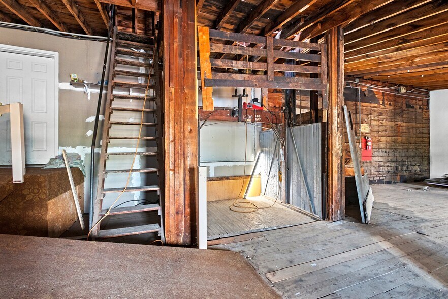 More Photos Of 118 E Pulaski St, Pulaski Storefront Retail Residential For Sale