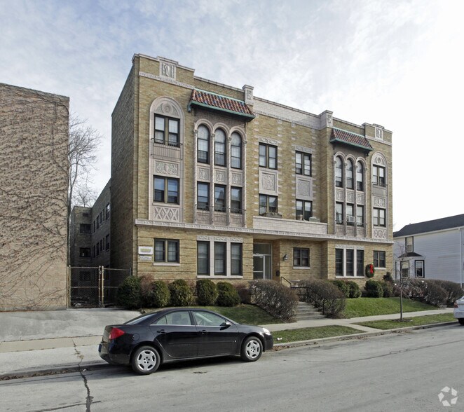 More Photos Of 1628 N Franklin Pl, Milwaukee Apartments For Sale